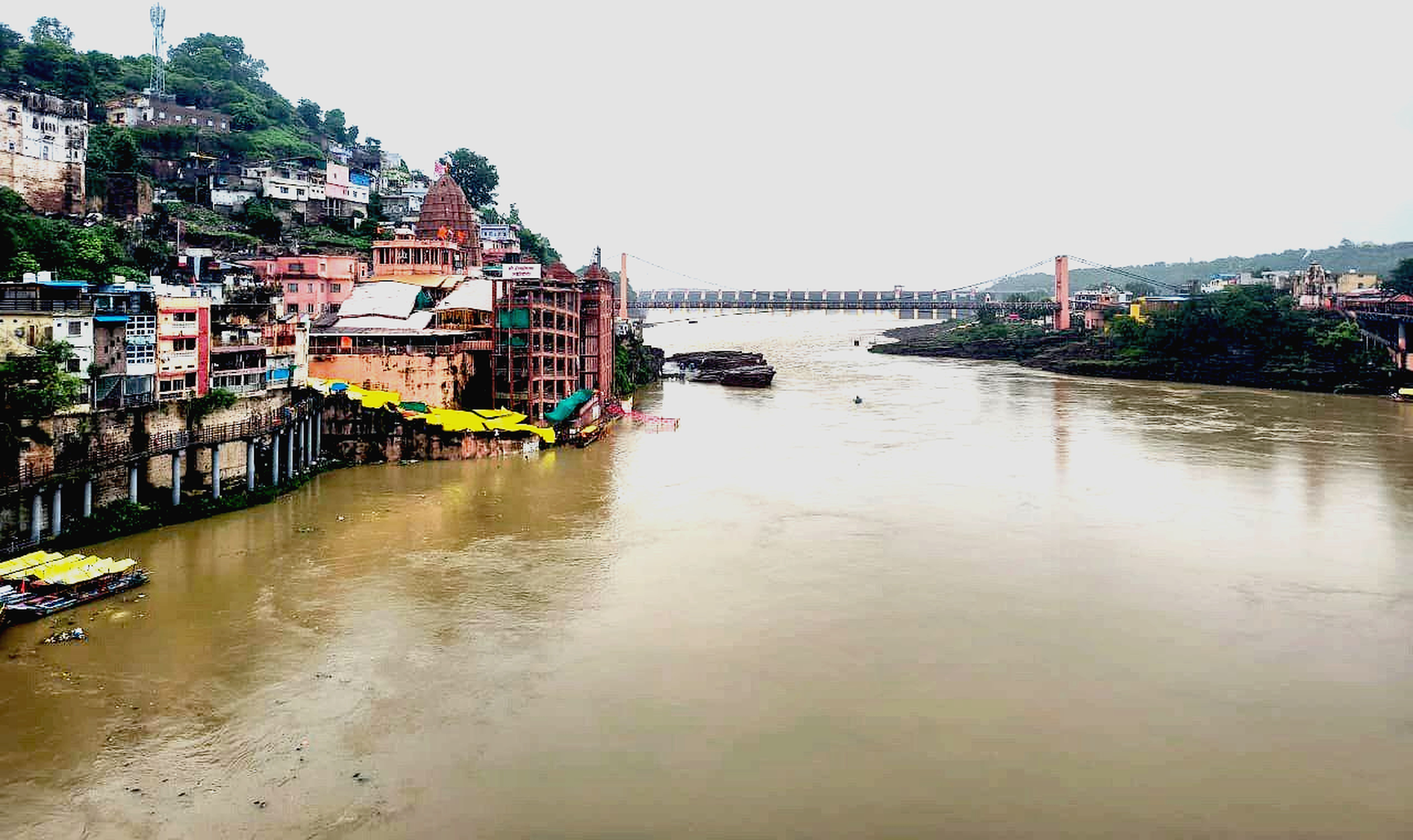 ओंकारेश्वर बांध : चार दिन में बढ़ा 36 मीटर जलस्तर, 19 गेट खोले, 24 घंटे में 3.5
बारिश