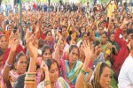 धरने पर डटे रहे रसोइया (Photo source- Patrika)