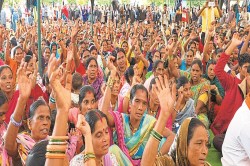 रिमझिम बारिश के बीच धरने पर डटे रहे रसोइया, प्रशासन को दिया अल्टीमेटम, कहा-
अगस्त में होगा उग्र आंदोलन - image