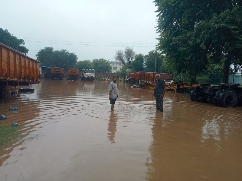 शाहपुरा.शहर के मीणो की ढाणी में भरा बरसाती पानी।