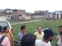 कदम रसूल कॉलोनी में लटकी कार्रवाई की तलवार, एसडीएम,तहसीलदार ने किया निरीक्षण - image