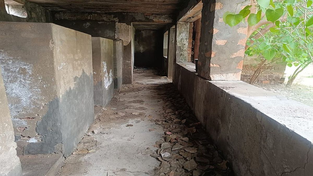 बच्चों के लिए मुसीबत की पाठशाला: जर्जर भवनों में पढ़ाई का खतरा