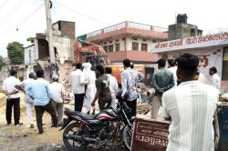 जयपुर-सीकर हाइवे पर NHAI की बड़ी कार्रवाई, टोडी बस स्टैंड के पास 10 अवैध दुकानें
ढहाई गईं, विरोध में छत पर चढ़ा दुकानदार - image