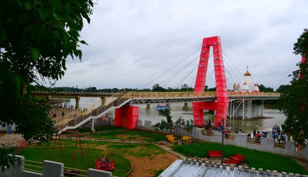 खारुन नदी का बढ़ा जलस्तर बना बाधा, श्रद्धालु नहीं कर सके शिव मंदिर के दर्शन, Photo