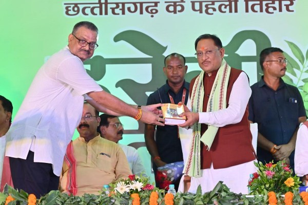 Hareli Tihar 2025: मुख्यमंत्री निवास में छाया हरेली उत्सव का रंग, CM बोले - किसानों की खुशहाली और समृद्धि हमारा प्रमुख ध्येय... देखें तस्वीरें
