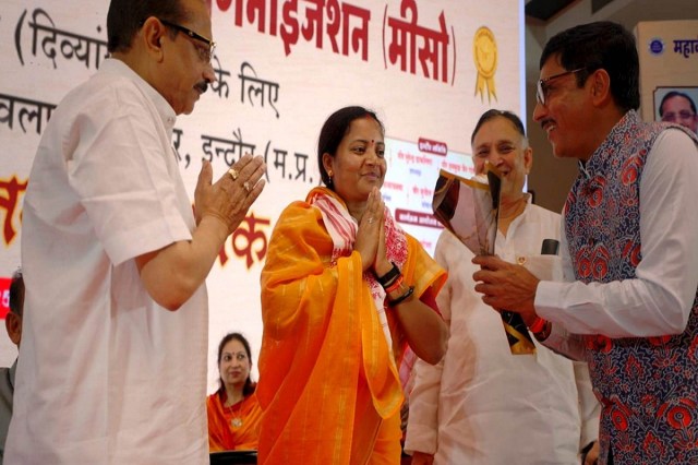 मंत्री लक्ष्मी राजवाड़े का MP दौरा (फोटो सोर्स-DPR)