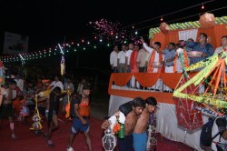 Kanwar Yatra 2025: कांवड़ यात्रा में मंत्री कपिल देव ने शिवभक्तों पर की
पुष्पवर्षा, श्रद्धालुओं के लिए भोजन और चिकित्सा शिविर शुरू - image