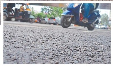 CG News: शहर में जगह जगह सड़क पर गड्ढे(photo-patrika)