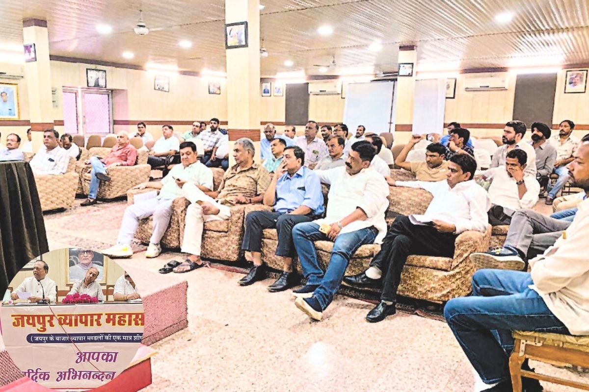 जयपुर: बाजारों में एक घंटे की फ्री पार्किंग, ई-रिक्शा चालकों की संख्या कम करने
की मांग, नहीं मानी तो आंदोलन की चेतावनी