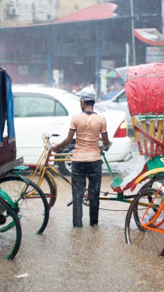 Rain:  मानसून का कहर! इन जिलों में भारी बारिश का अलर्ट, जानिए आने वाले दिनों के मौसम का हाल
