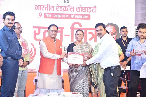 CG News: इस जिले के पीएमश्री विद्यालय में शुरू होगी एनसीसी एयर स्क्वाड्रन, CM से छात्रों ने की मुलाकात, देखें तस्वीरें
