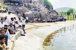 Barmer News: जलाशय में नहाने उतरे युवक की पानी में डूबने से मौत, रेस्क्यू टीम ने
निकाला शव - image