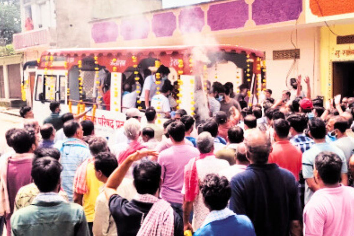 रुद्रप्रयाग हादसा: उदयपुर के ललित का घटना स्थल से 175 KM दूर मिला शव, अंतिम
संस्कार में रो पड़ा पूरा गांव, 2 बेटियां लापता