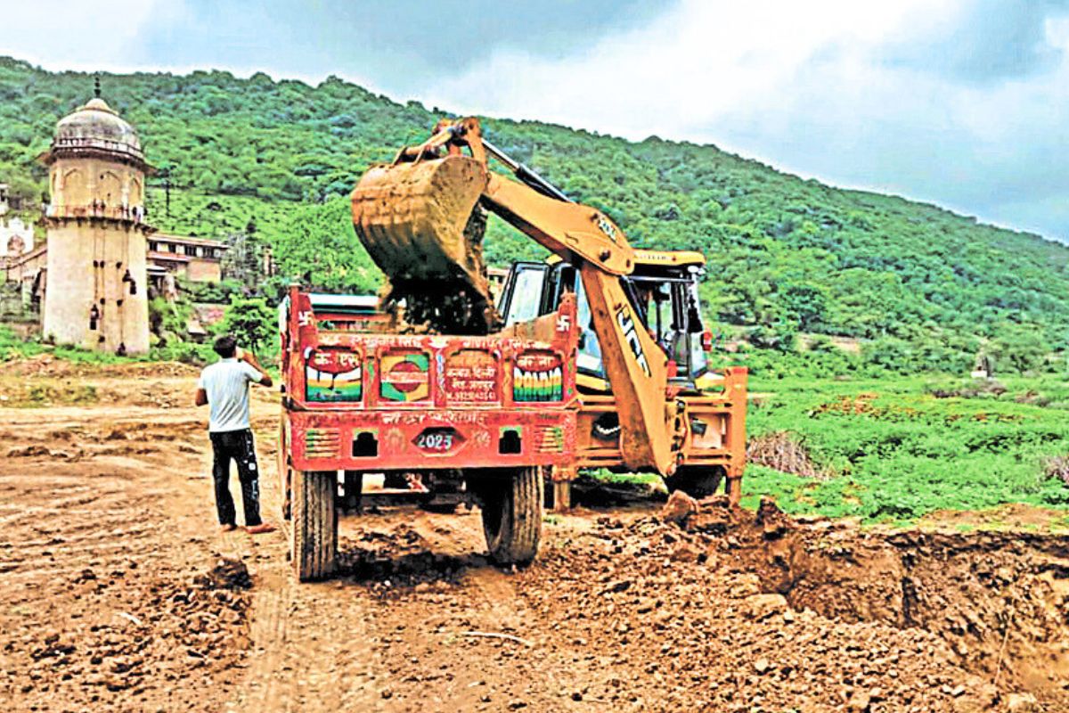 Ramgarh Dam: मिट्टी हटाने के साथ निकला उम्मीदों का ‘सूरज’, जब लक्ष्य एक हो तो
बदलाव नामुमकिन नहीं