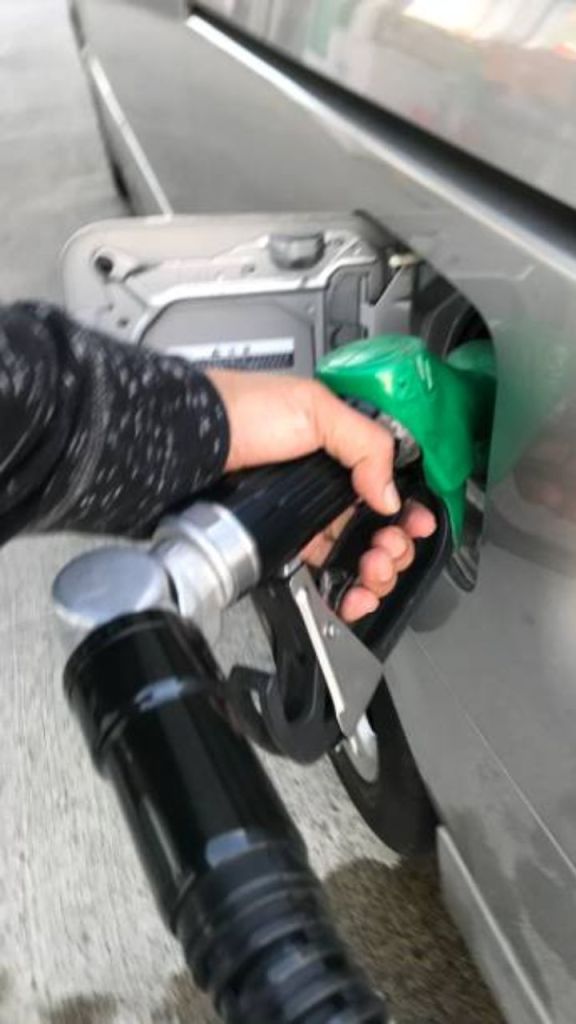 Petrol-Diesel Price: पेट्रोल-डीजल पर Tax हटे तो मिले राहत, जनता ने सरकार से की अपील..