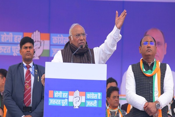 7 जुलाई को खड़गे आएंगे छत्तीसगढ़, पूर्व मंत्रियों को भीड़ जुटाने का जिम्मा... कांग्रेस मुख्यालय में हुई तैयारियों की समीक्षा
