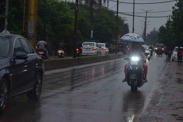 CG Weather Update: 11 जुलाई से बारिश की तीव्रता में आएगी गिरावट, बाढ़ की आशंका, देखें तस्वीरें
