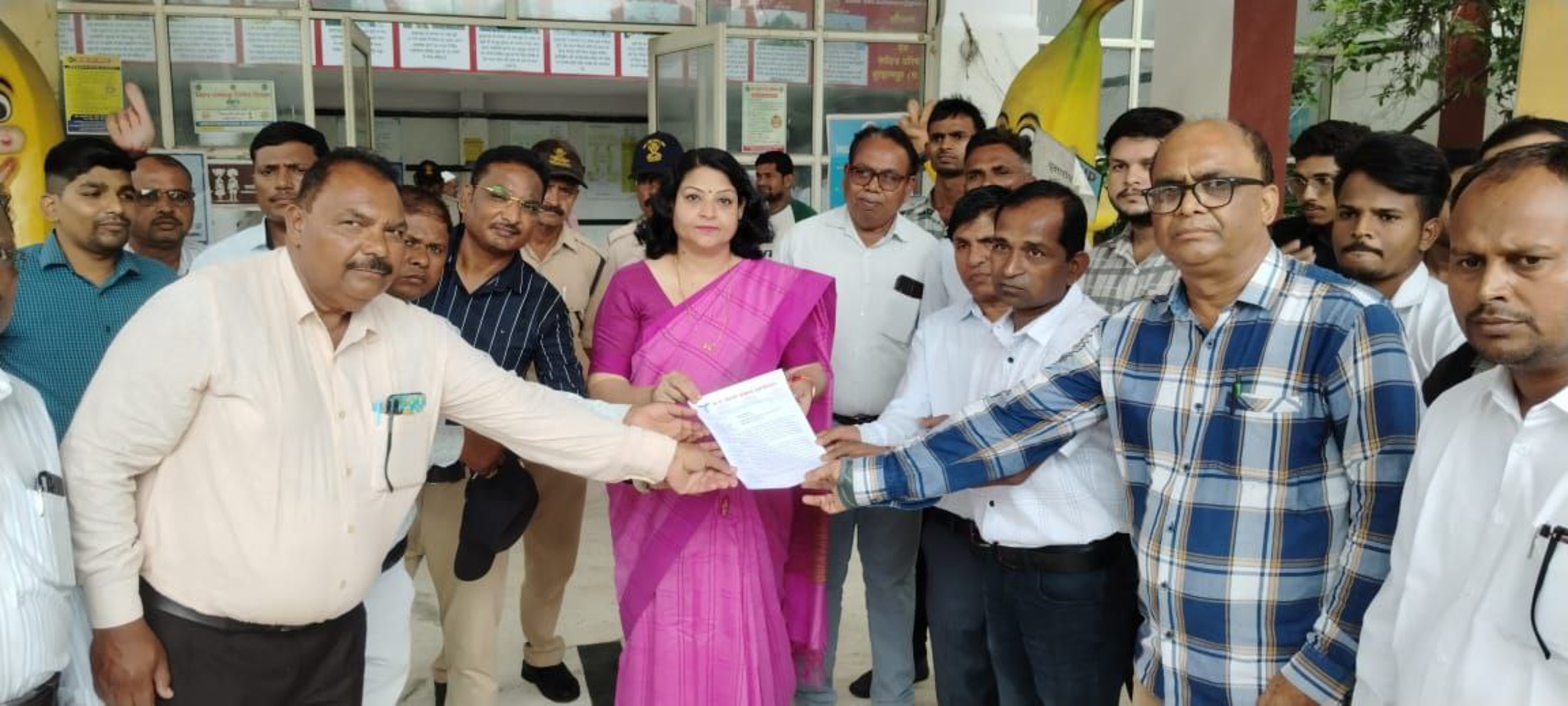 सरकारी फरमान की नाफरमानी, 90 प्रतिशत शिक्षक नहीं लगा रहे ई-अटेंडेंस
