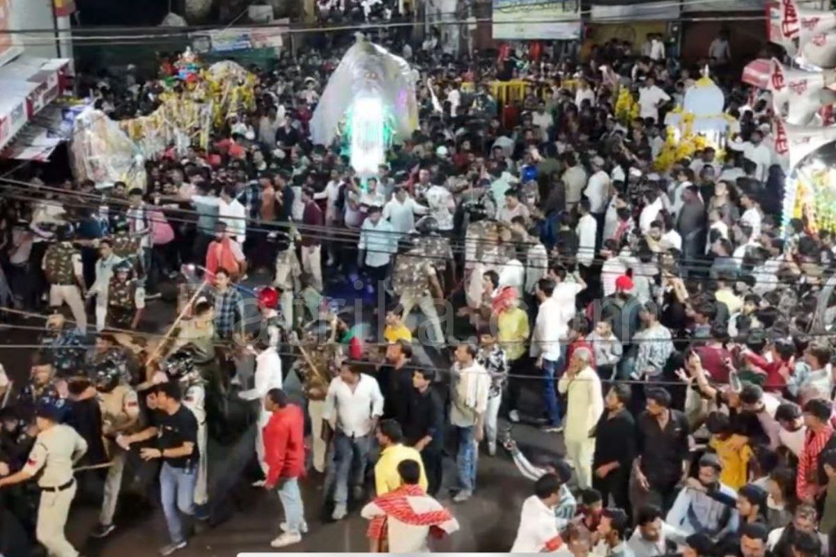 MP में मोहर्रम के दिन दौरान तीसरा विवाद, खूब चले थप्पड़-घूंसे, पुलिस ने लाठी
भांजकर किया कंट्रोल