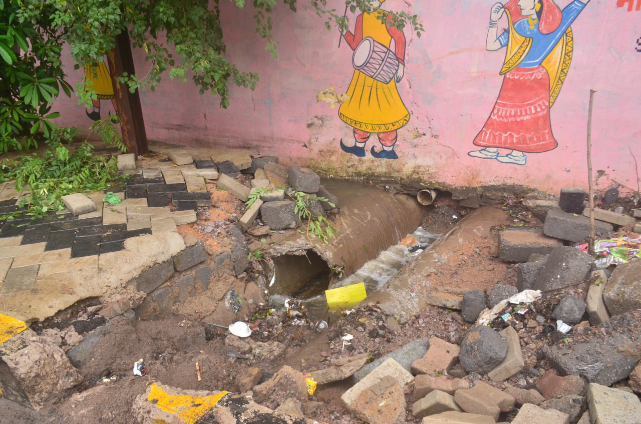 CG News: चार माह पहले बना पाथवे पहली बारिश में ही बदहाल, निर्माण गुणवत्ता पर उठे
सवाल…