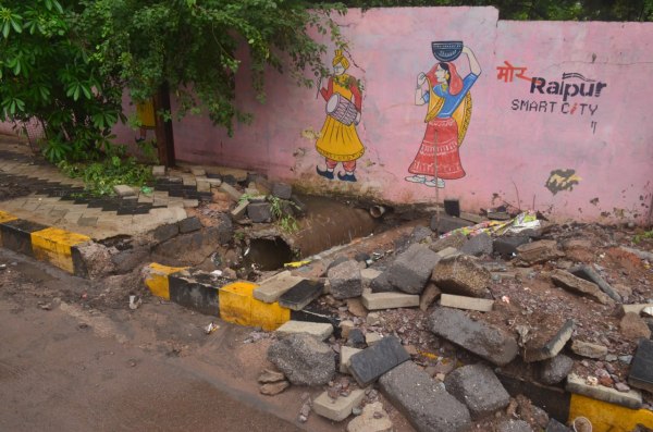 CG News: चार माह पहले बना पाथवे पहली बारिश में ही बदहाल, निर्माण गुणवत्ता पर उठे सवाल...