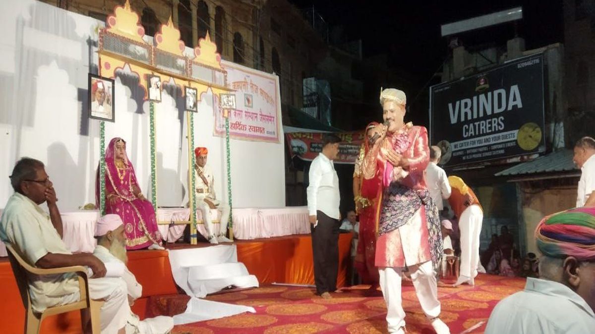 जयकारों से गूंजा स्वर्णनगरी का हृदय स्थल… रात भर भक्त पूरण की रम्मत का मंचन