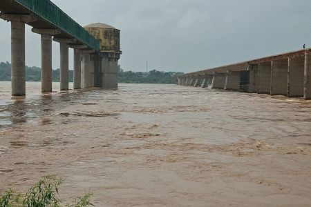धौलपुर में फिर बढ़ा चंबल का जलस्तर, नदी खतरे के निशान से ऊपर Chambal water level rises again in Dholpur, river above danger mark