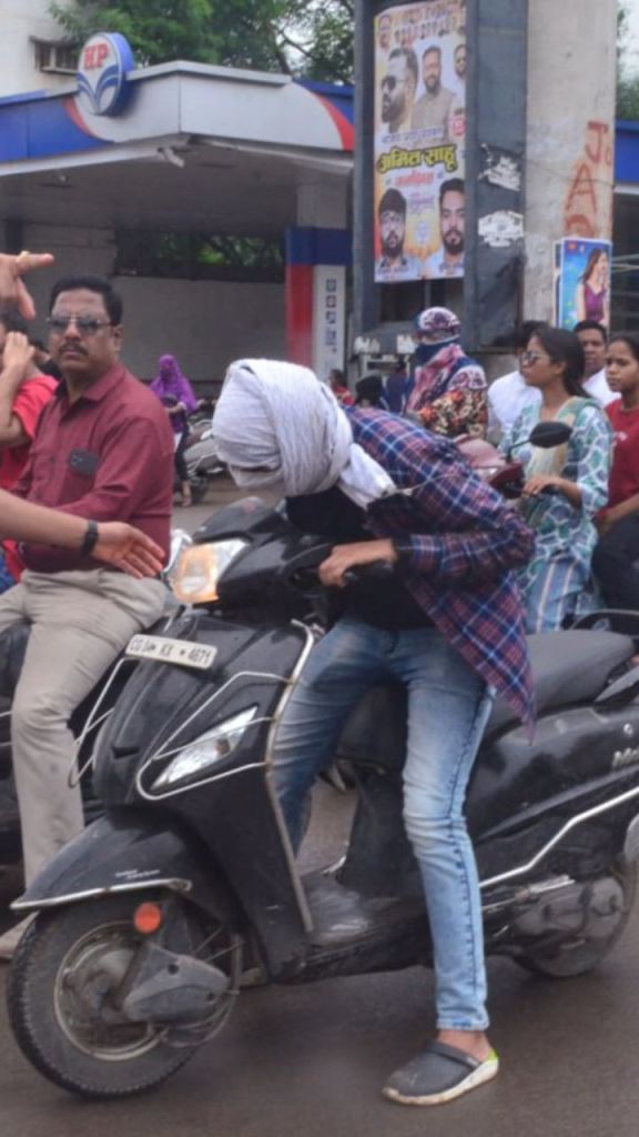 CG News: बिना हाई सिक्योरिटी नंबर प्लेट वाले वाहनों पर हुई कार्रवाई, 111 वाहनों से वसूला जुर्माना…
