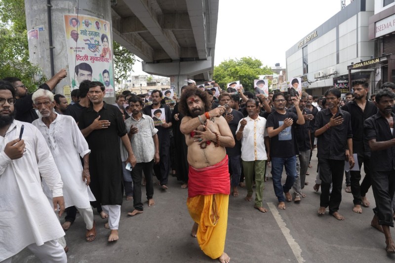 लखनऊ में 10वीं मोहर्रम पर स्वामी सारंग का मातम, एकता का दिया संदेश फोटो सोर्स : Patrika