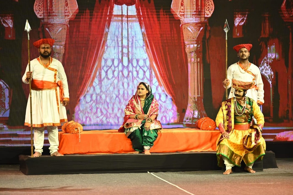 पुण्यश्लोक लोकमाता महारानी अहिल्याबाई होलकर की जीवनी पर आधारित नाट्य मंचन समारोह
में शामिल हुए CM साय, देखें तस्वीरें