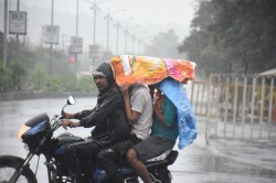 UP Heavy Rain: कई जिलों में मूसलाधार बारिश के आसार, प्रशासन अलर्ट पर - image