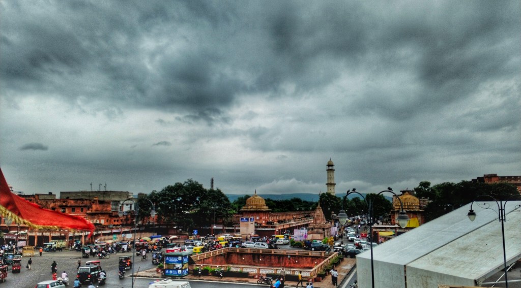राजस्थान में तीन घंटे में झमाझम का अलर्ट। जयपुर के आसमान में छाए बादल। फोटो-पत्रिका।