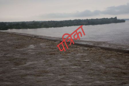 धौलपुर में चंबल रौद्र रूप में, खतरे से 10 मीटर ऊपर पहुँचा जलस्तर, दर्जनों गांवों पर मंडराया बाढ़ का खतरा Chambal in Dholpur is in a furious form, water level reached 10 meters above the danger level, flood threat looms over dozens of villages