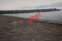 धौलपुर में चंबल रौद्र रूप में, खतरे से 10 मीटर ऊपर पहुँचा जलस्तर, दर्जनों गांवों
पर मंडराया बाढ़ का खतरा - image