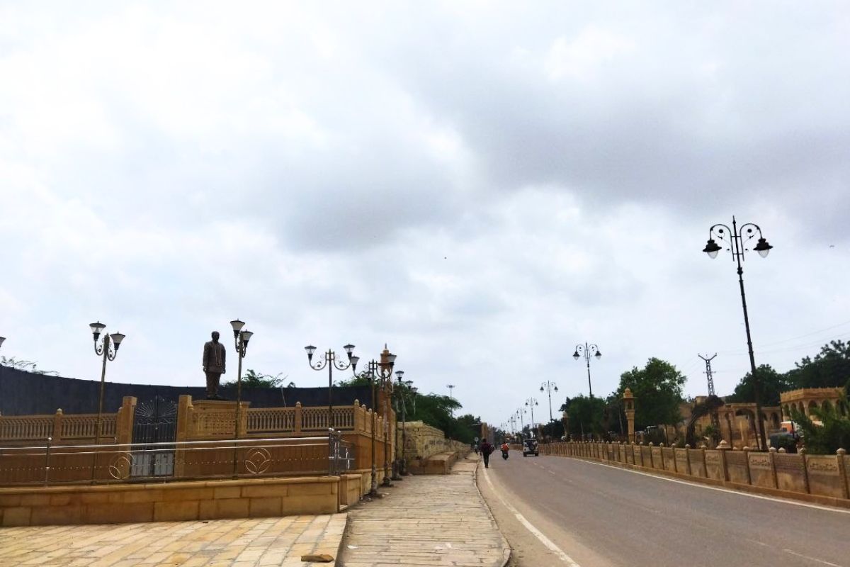 Jaisalmer Weather: बादल-धूप की आंखमिचौली के बीच बढ़ी उमस और गर्मी, अगले 4-5 दिन
बारिश के नहीं दिख रहे आसार