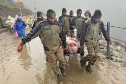 अमरनाथ यात्रा: तेज बरसात के बाद लैंडस्लाइड, राजस्थान की महिला श्रद्धालु की मौत,
तीन घायल, सैंकड़ों यात्री फंसे - image