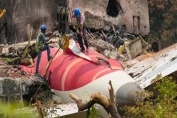 Ahmedabad Plane Crash: टेक ऑफ के समय कितना था विमान का वजन? जानिए 15 पेज की
रिपोर्ट में क्या क्या हुआ खुलासा - image