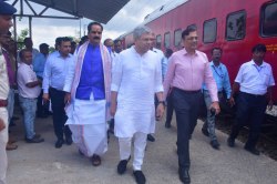 रेल मंत्री अश्विनी वैष्णव ने रेल मंत्रालय की घिसी पीटी परंपरा को तोड़ा - image