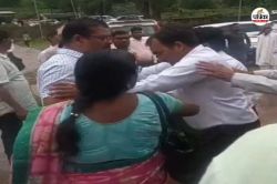 Dispute: जिपं अध्यक्ष व सदस्य को शाला प्रवेशोत्सव में मंच पर नहीं मिली जगह,
दोनों भडक़े, बीपीओ-शिक्षकों में गाली-गलौज भी - image