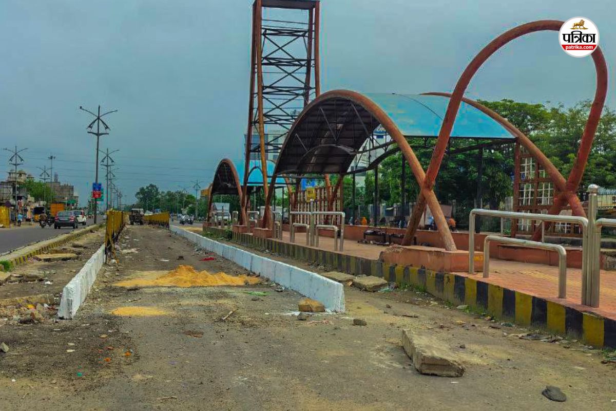 Jaipur News: जयपुर में यहां हटने लगे BRTS कॉरिडोर, सड़कें होंगी चौड़ी; बनेंगे नए
डिवाइडर