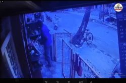 5 लाख रुपए के कर्ज के लिए रिश्तेदार का घर फूंका, CCTV में आग लगाता दिखा शख्स - image
