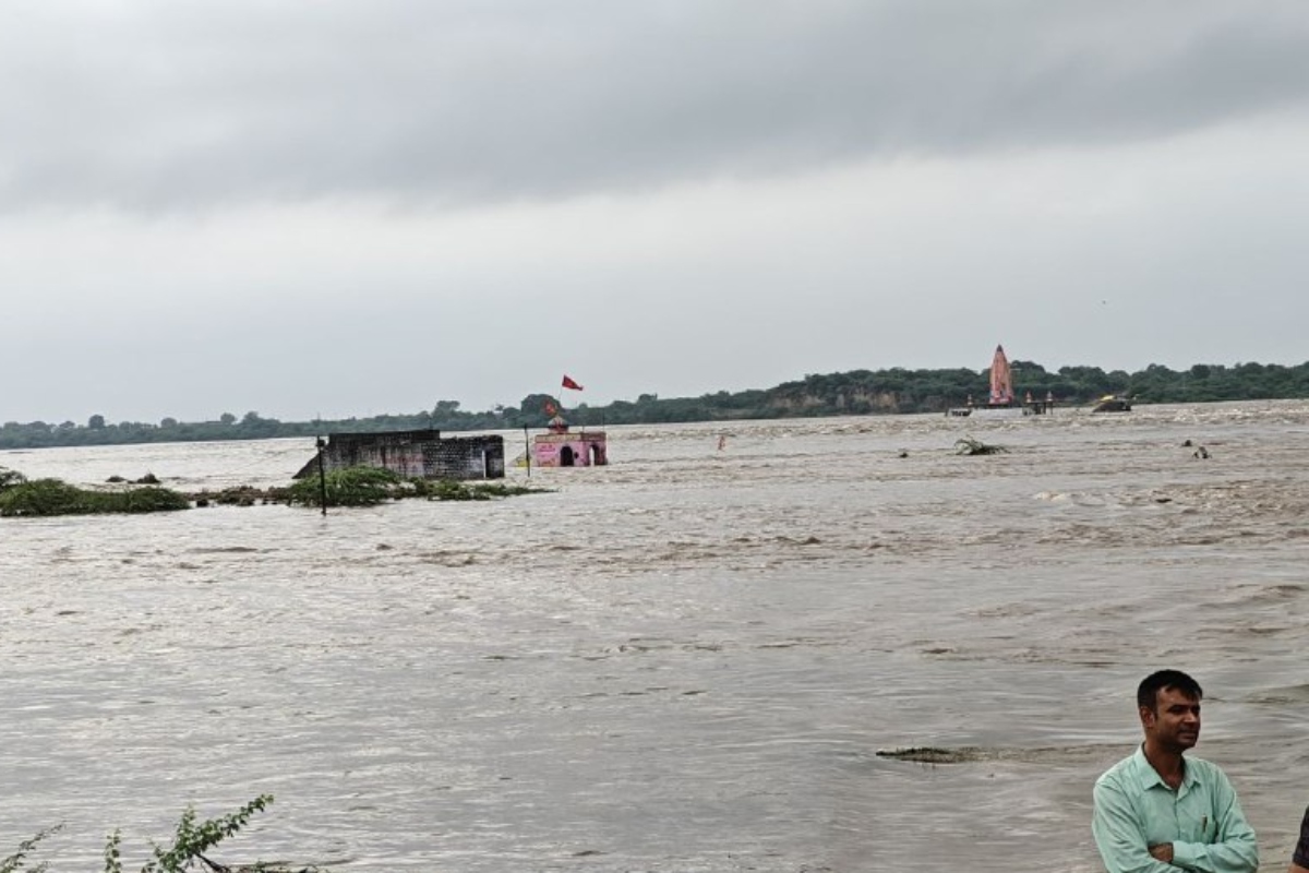 Baran: 11 घंटे लगातार बारिश से जनजीवन अस्त-व्यस्त, उफान पर आए नदी-नाले,
घरों-दुकानों में भर गया पानी
