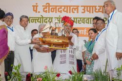 69 हजार लोगों को मिली सरकारी नौकरी, 1.88 लाख पदों पर भर्ती जारी, अंत्योदय संबल
पखवाड़े में बोले CM भजनलाल - image