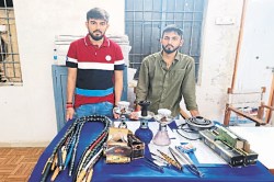 हुक्का बार में पुलिस की छापेमारी, 2 युवक कस लगाते पकड़ाए, BJP नेता का बेटा भी
शामिल - image