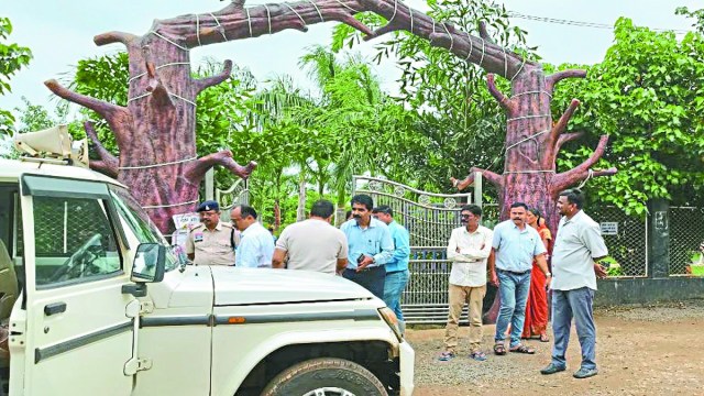 बिंदेश्वरी पार्क और कैंटीन संचालक कांग्रेस नेता राजेश साहू के खिलाफ विद्युत कंपनी के अधिनियम की धारा 135 के तहत कार्रवाई की जा रही है।