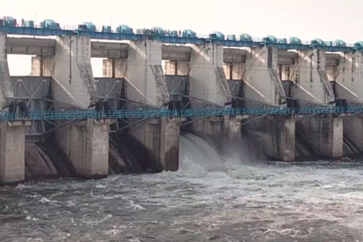 बीसलपुर बांध के गेट गुरुवार को चार बजे खुल गए। फोटो-पत्रिका।