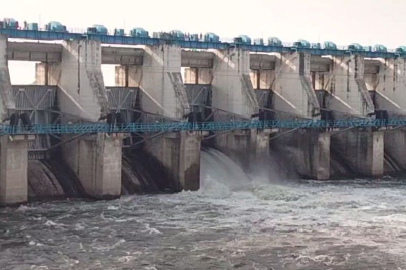 बीसलपुर बांध के गेट गुरुवार को चार बजे खुल गए। फोटो-पत्रिका।