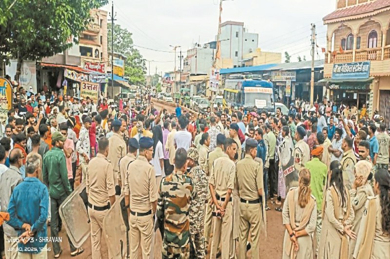 लोगों ने किया चक्काजाम (फोटो सोर्स- पत्रिका)
