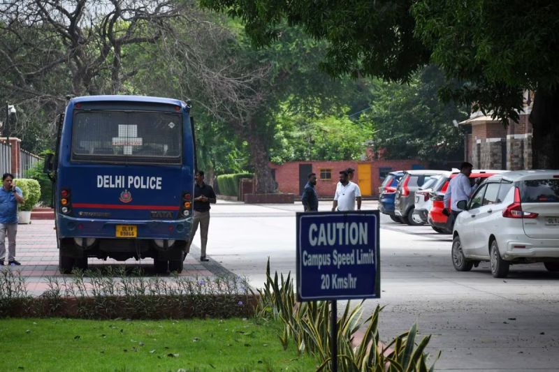 Bomb Threat: मैं तुम सबको मिटा दूंगा, फिर न्यूज देखकर हंसूंगा…दिल्ली में 20 स्कूलों को भेजे गए ईमेल में लिखी दर्दनाक बातें