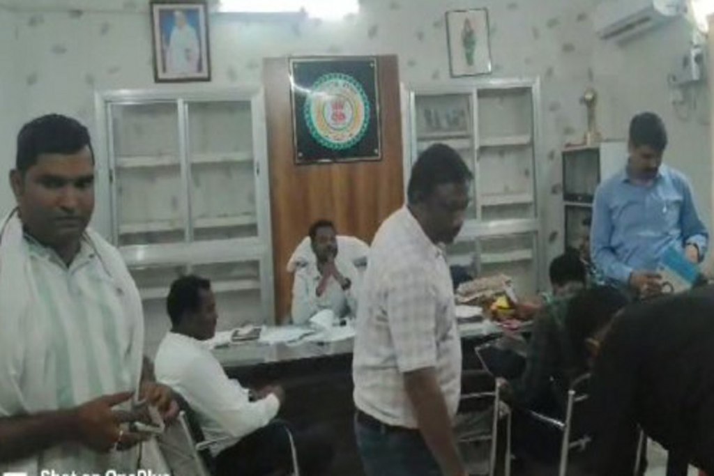 ACB arrested Tehsildar clerk